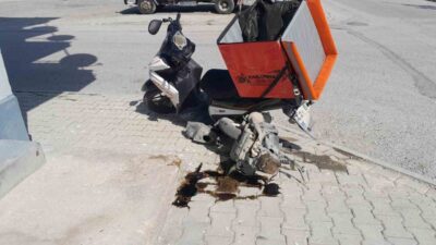 Konya’nın Karapınar ilçesinde meydana gelen trafik kazasında, otomobil ile motosikletin