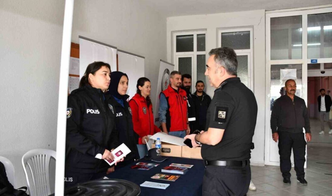 Kars Emniyet Müdürü Murat Abdullah Tombul, Kafkas Üniversitesi öğrencileriyle buluşarak