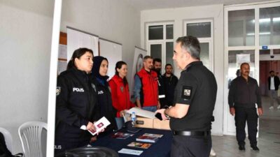 Kars Emniyet Müdürü Murat Abdullah Tombul, Kafkas Üniversitesi öğrencileriyle buluşarak