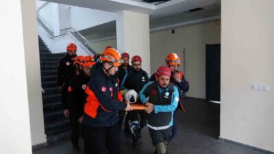 Kars’ta afetlere karşı farkındalığı artırmayı amaçlayan bir tatbikatta Fevzipaşa İlk