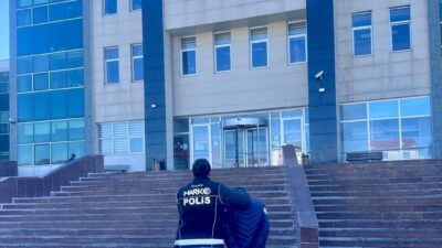 Kars’ta polis ekiplerince “torbacı” olarak tabir edilen sokak satıcılarına yönelik