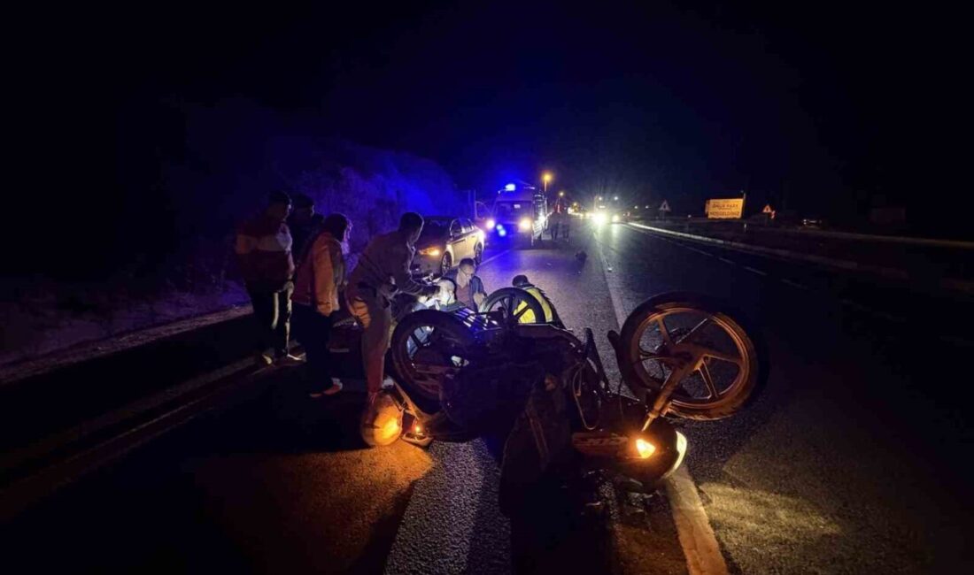 Tosya ilçesinde traktörle çarpışan üç tekerlekli motosiklet sürücüsü yaralandı. Olay,