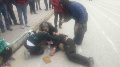Kastamonu’da bir vatandaş, Cebrail Mahallesi Cumhuriyet Caddesi’nde bir otomobilin çarpması