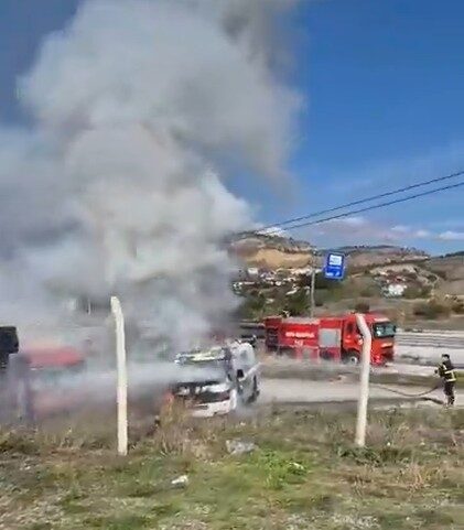 Tosya ilçesinde bulunan bir tankerde çıkan yangın, itfaiye ekipleri tarafından