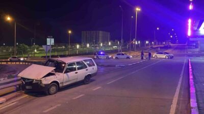 Karaman’da meydana gelen trafik kazasında, iki aracın kavşakta çarpışması sonucunda