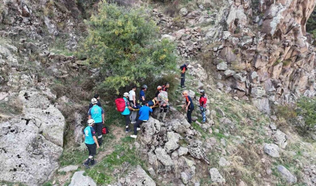 Melikgazi ilçesindeki Hisarcık Mahallesi’nde Kırlangıç Vadisi’nde yürüyüş yaparken kayalıklardan dere