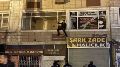 Kayseri’nin Melikgazi ilçesinde iş yerinin camlarını kırarak, eşyaları aşağı atan
