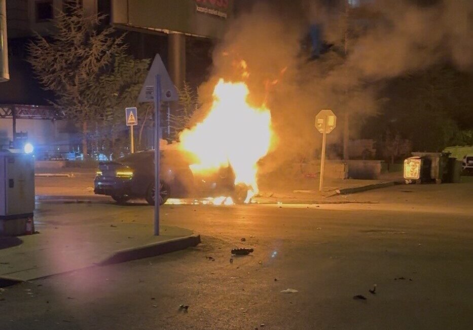 Talas ilçesinde meydana gelen trafik kazasında bir otomobil kontrolden çıkarak