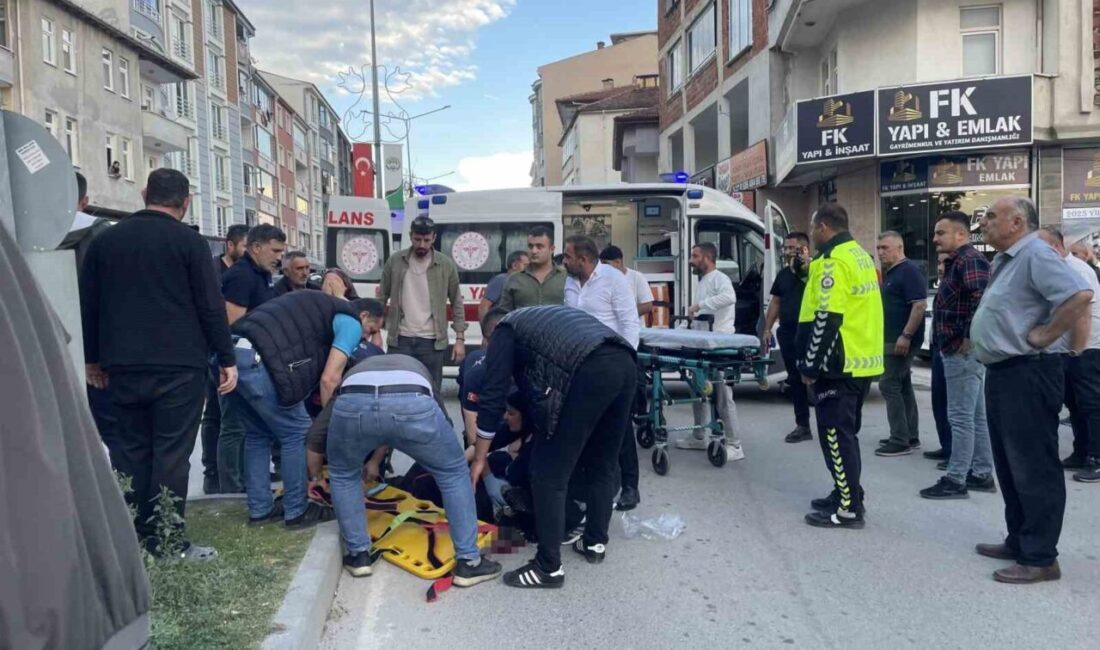 Kavak ilçesinde meydana gelen trafik kazasında otomobilin çarpması sonucu ağır