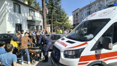 Afyonkarahisar’da bir motosiklet sürücüsü, Şuhut ilçe merkezinde Yeni Cami karşısındaki