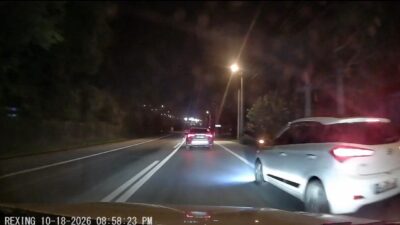 Sapanca ilçesinde, emniyet şeridini ihlal edip sollama yaparken başka bir
