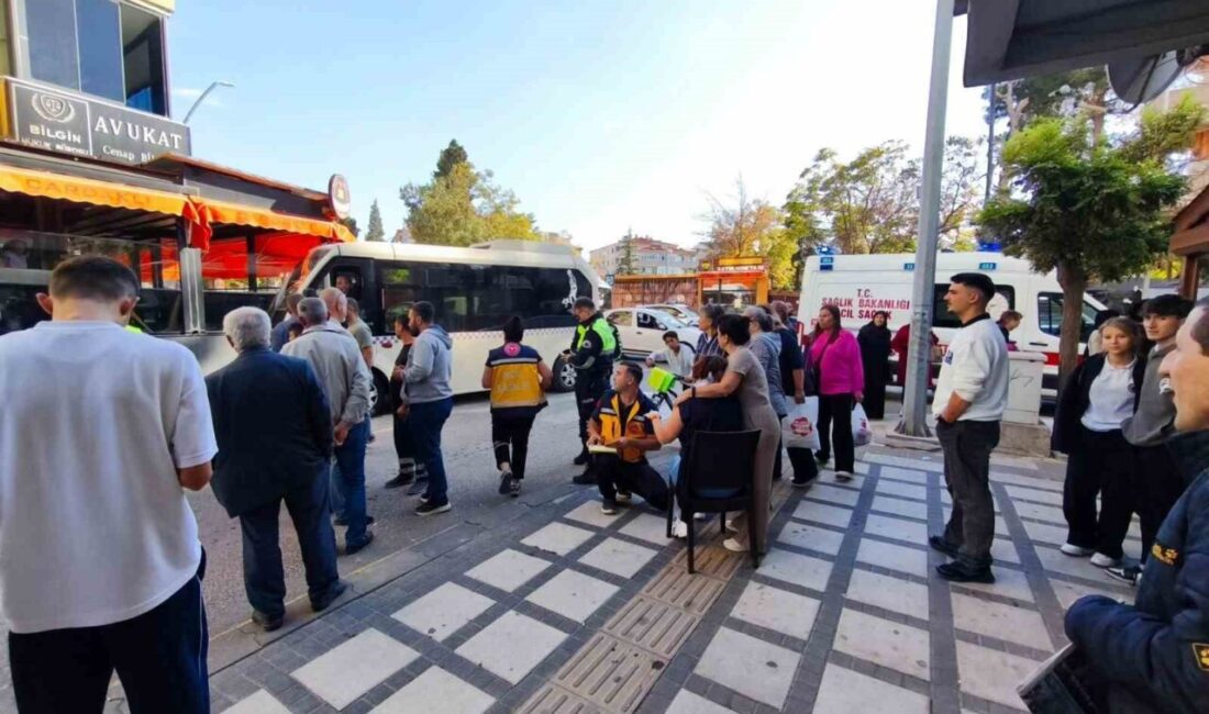 Keşan ilçesinde yaşanan bir olayda, minibüsün çarptığı iki yayadan yaralananlar