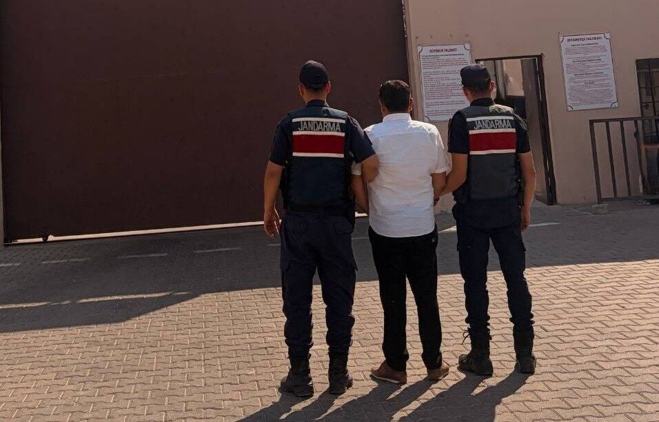 Gaziantep’te, çeşitli suçlardan kesinleşmiş hapis cezaları bulunan 2 şüpheli, jandarma