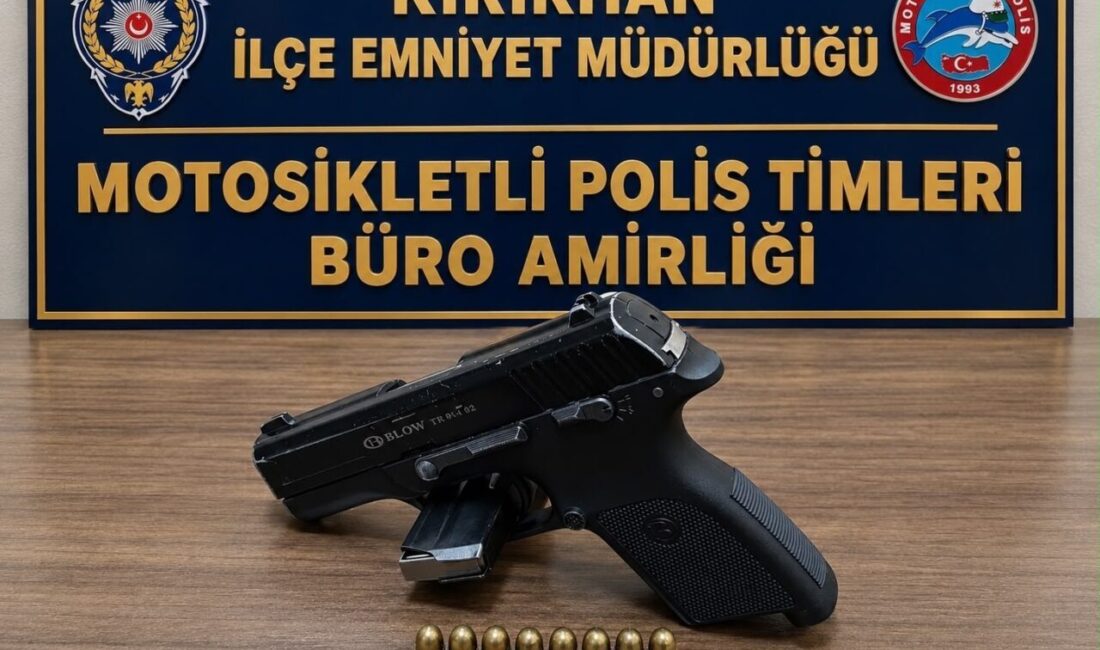 Hatay ilinde polis tarafından yapılan operasyonda, ruhsatsız bir tabanca ve