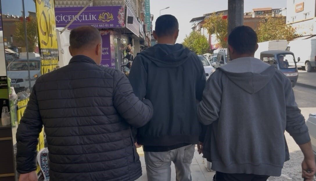 Kırıkkale’de, 2 hükümlü yakalandı. Hükümlülerden biri, 37 yıl 3 ay