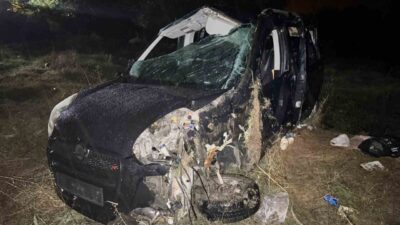 Kırıkkale’de yaşanan trafik kazasında, yağışlı hava sebebiyle kontrolden çıkan hafif