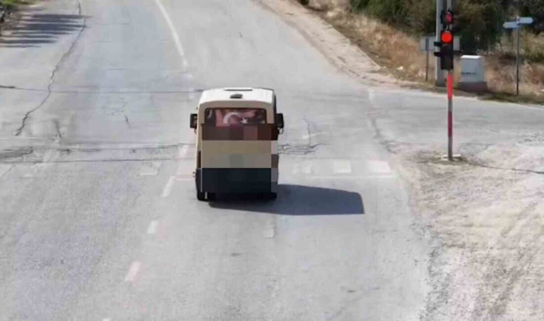 Kırıkkale’de, polis ekipleri tarafından gerçekleştirilen dron destekli kırmızı ışık denetiminde,