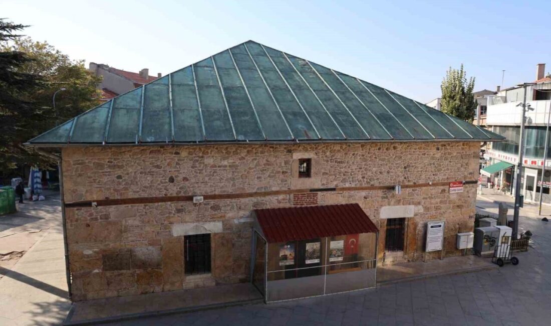 Kırşehir’de Hüseyin Bey tarafından 1864 yılında inşa ettirilen Çarşı Camii,