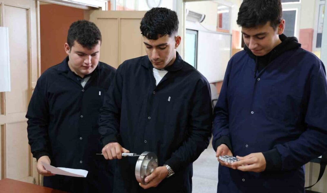 Kırşehir Mesleki ve Teknik Anadolu Lisesi öğrencileri, ‘Ahi Bot’ adını