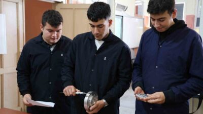 Kırşehir Mesleki ve Teknik Anadolu Lisesi öğrencileri, ‘Ahi Bot’ adını