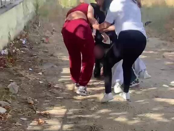 Denizli’nin Buldan ilçesinde üç lise öğrencisi, akran zorbalığı iddialarıyla gözaltına