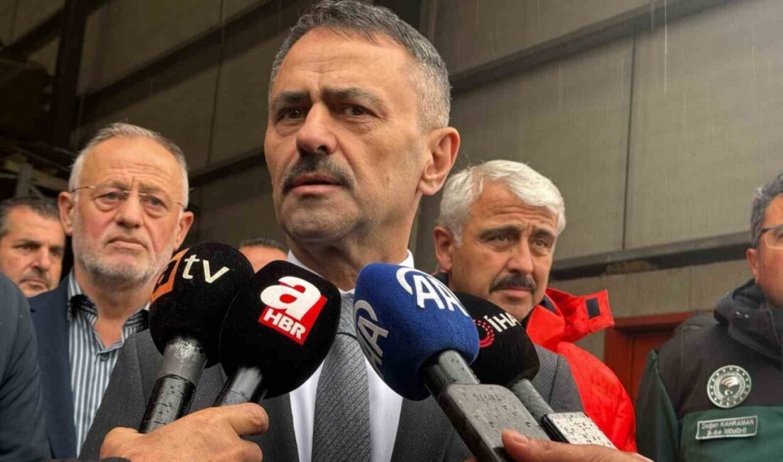 Kocaeli Valisi İlhami Aktaş, eski Yaylacık Mahallesi Muhtarı Mustafa Gedikli’nin