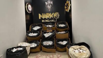 Kocaeli Emniyet Müdürlüğü Narkotik Suçlarla Mücadele Şube Müdürlüğü ekipleri, uyuşturucuyla