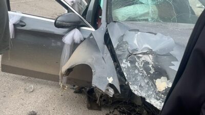 Gaziantep’in Nizip ilçesinde meydana gelen bir trafik kazasında, bir otomobilin