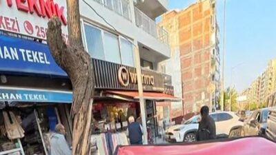 İzmir’in Konak ilçesinde sürücüsünün direksiyon hakimiyetini kaybettiği otomobil kontrolden çıktı.