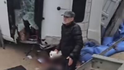 Ankara-Eskişehir karayolu Sivrihisar ilçesi Kaymaz mevkiinde tırın devrilmesi sonucu meydana