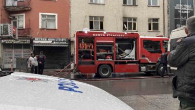 Konya’da 3 katlı bir binanın birinci katında meydana gelen yangın,