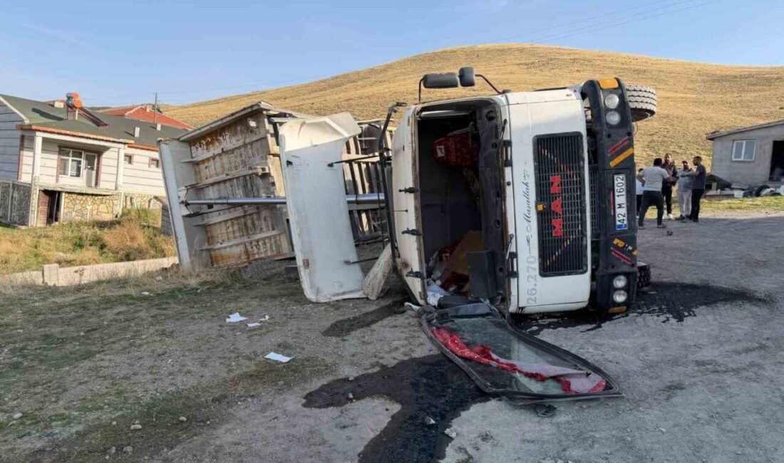 Kulu ilçesinde bir yük taşıyan tırın devrilmesi sonucunda sürücü yaralandı.