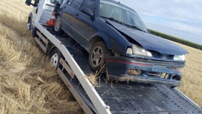 Konya’nın Kulu ilçesinde meydana gelen trafik kazasında, otomobilin şarampole devrilmesi