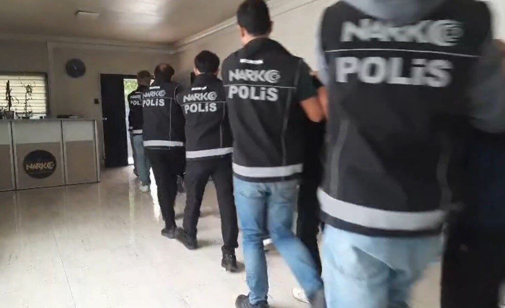 Konya’da, polis ekipleri tarafından narkotik suçlarla mücadele kapsamında gerçekleştirilen operasyonlarda