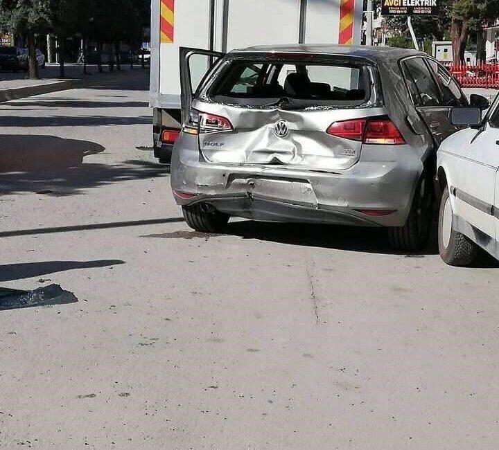 Ereğli ilçesinde meydana gelen zincirleme trafik kazasında 4 araç karıştı