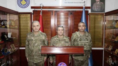 Kosova’da, NATO’nun liderliğindeki KFOR’un komuta değişim töreni gerçekleştirildi. Türk Silahlı