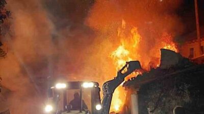 Sivas’ın İmranlı ilçesinde, bir ev akşam saatlerinde çıkan yangın sonucu