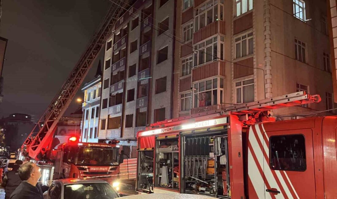 Küçükçekmece’de kentsel dönüşüm projesi kapsamında boşaltılan yedi katlı bir binanın
