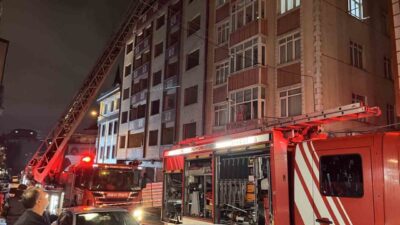 Küçükçekmece’de kentsel dönüşüm projesi kapsamında boşaltılan yedi katlı bir binanın