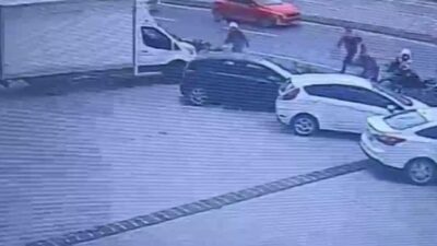 İstanbul’un Küçükçekmece ilçesinde denetim sırasında polis ekiplerinden kaçan şahıslar yaşanan