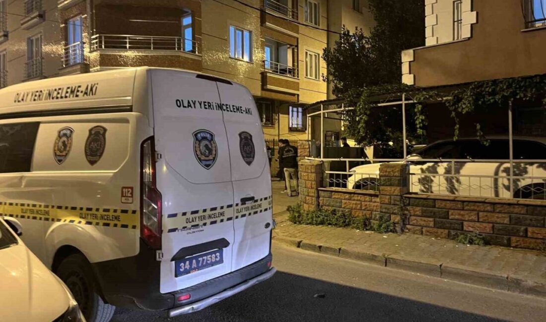 İstanbul Küçükçekmece ilçesinde, bir iş yerinin önünde bulunan bir kişiye,