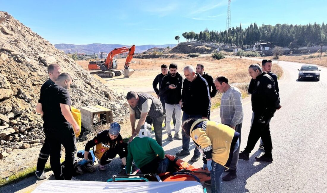 Kula ilçesinde meydana gelen trafik kazasında motosiklet sürücüsü ağır yaralandı.