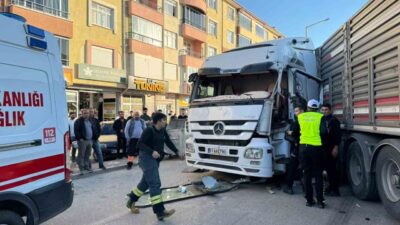 Kulu ilçesinde meydana gelen zincirleme trafik kazasında 1 kişi yaralandı.