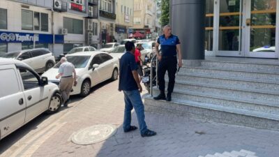 Bilecik’te bir olay yaşandı. Bir bankanın önüne park eden ve