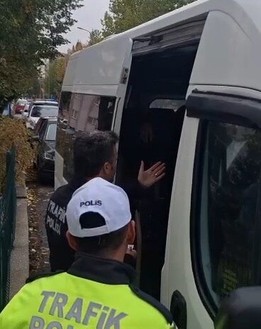 Kütahya’da, polis ekipleri tarafından yapılan rutin servis denetimlerinde, 75. Yıl