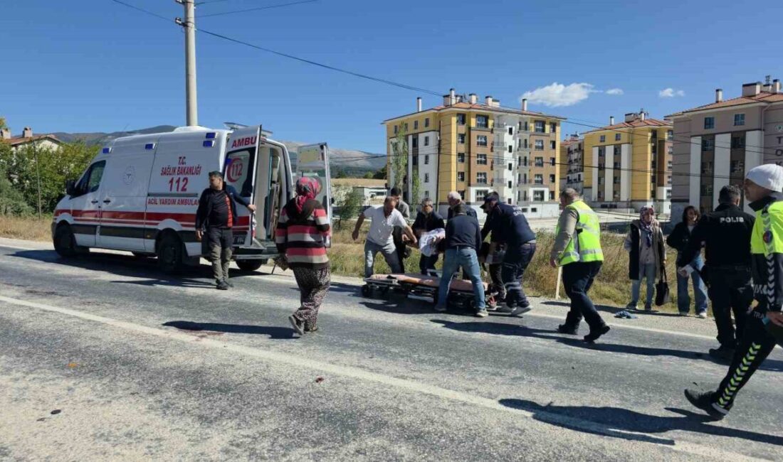 Kütahya’nın Domaniç ilçesinde araba ile motosikletin çarpışması sonucu meydana gelen