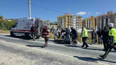 Kütahya’nın Domaniç ilçesinde araba ile motosikletin çarpışması sonucu meydana gelen