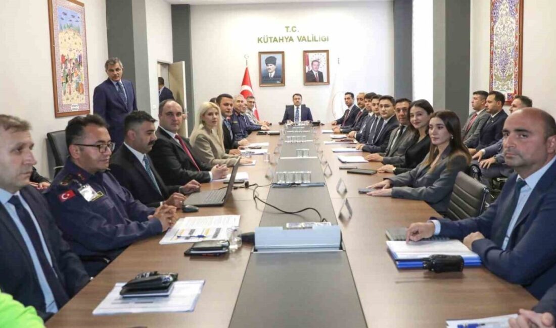 Kütahya Valiliği’nin ev sahipliğinde gerçekleşen İl Güvenlik ve Asayiş Toplantısı,