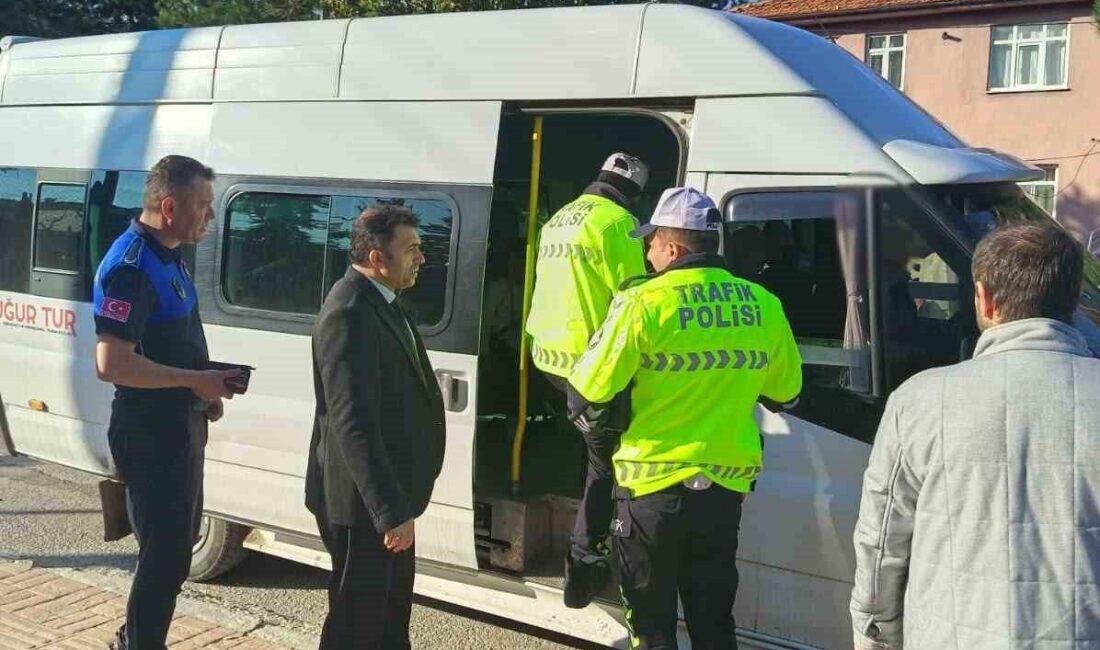 Ladik ilçesinde, taşımalı eğitim yapan servis araçları denetlendi. İlçe Millî