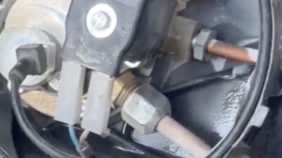 Eskişehir Odunpazarı ilçesinde bir kaportacı dükkanında meydana gelen bir araçtaki